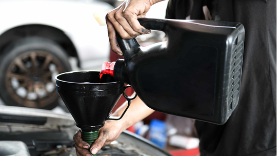 Jak prawidłowo dobrać olej do silnika samochodu?