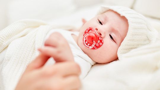 Jak wybrać odpowiedni smoczek dla niemowlęcia?