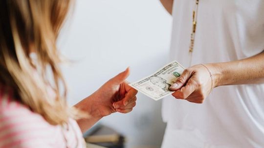 Jak wyjść z problemów finansowych? Poradnik dla dłużników