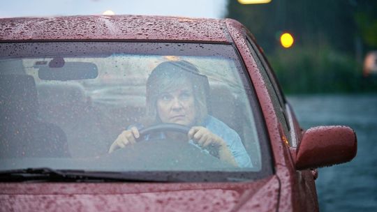 Jak zachować się podczas burzy: w domu, samochodzie i na otwartej przestrzeni?