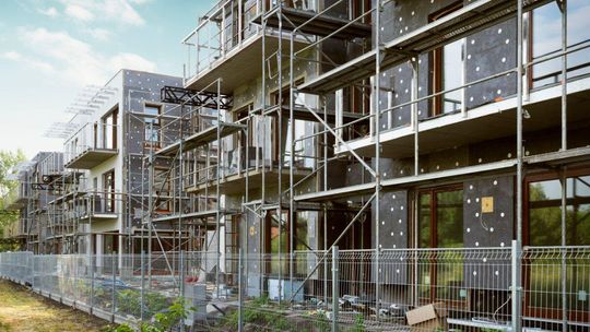 Jak zaoszczędzić na kupnie mieszkania 150 tys. zł? Jest prosty sposób na dewelopera