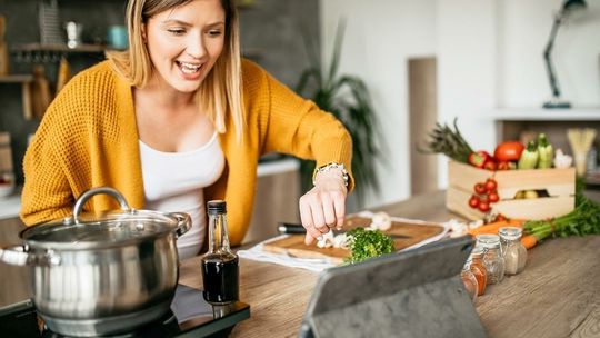 Jak zmienić zwykły przepis w wegański? Oto przydatne wskazówki