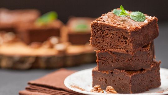 Jak zrobić fit słodycze: szarlotka, brownie, ciasto szpinakowe