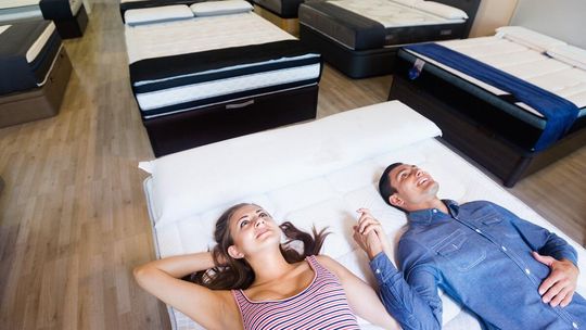 Jaki materac wybrać w poszukiwaniu zdrowego snu?