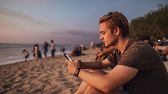 Jesteś na urlopie, a jednak w pracy? Nie ty jeden