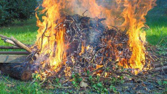 Kary mocno w górę za zabawy z ogniem. Do 30 tysięcy złotych