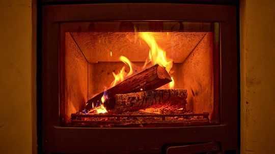 Kominek elektryczny do salonu. Jaki wybrać?