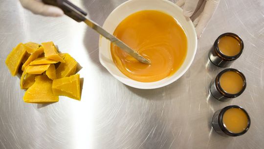 Krem z propolisem do twarzy – naturalny sposób na piękną skórę