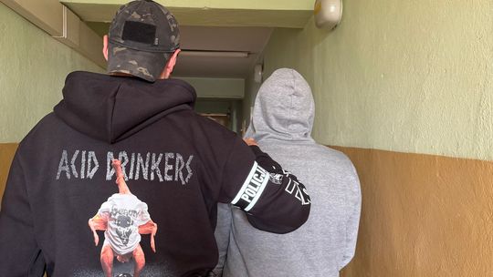 Kryminalni z Tczewa zatrzymali dwóch mężczyzn poszukiwanych przez wymiar sprawiedliwości