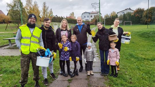 "Las to dom zwierząt, śmietnisko to jest osobne miejsce". Mieszkańcy wzięli śmieci we własne ręce i posprzątali Las Tczewski