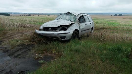 Lignowy Szlacheckie: Samochód wypadł z drogi. Ranny kierowca