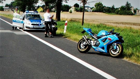 Lignowy Szlacheckie: Zderzenie podczas wyprzedzania. Samochód osobowy zderzył się z motocyklem
