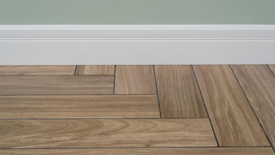 Listwy poliuretanowe przypodłogowe – nowoczesne wykończenie podłogi