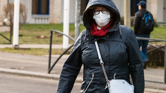 Lockdown, nauka zdalna i maseczki. Polacy powiedzieli, czego oczekują od rządu