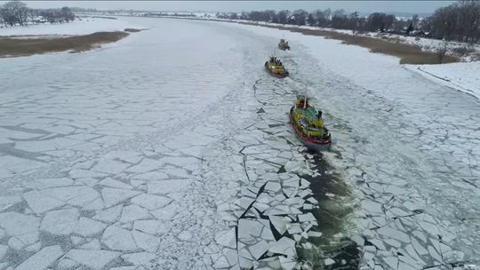 Lodołamacze w akcji na Wiśle