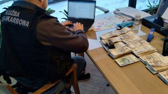 Loterie tylko z nazwy. Służby zatrzymały influencerów. Posypały się zarzuty