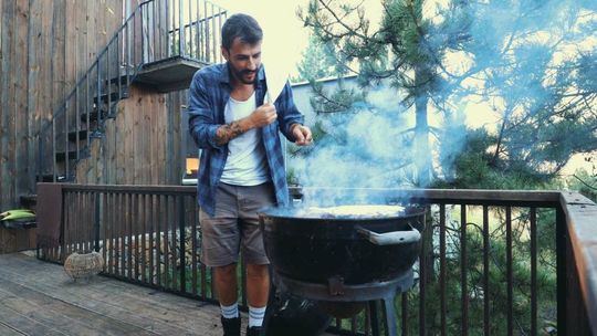 Majówka 2023. Grill na balkonie, ognisko w lesie... Z tego być kłopoty