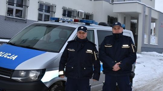 Malbork: Dzielnicowi uratowali starszego mężczyznę. Był wycieńczony, nie mógł sam wyjść z mieszkania