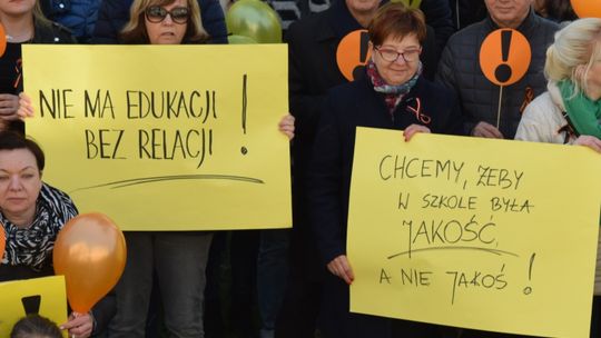 Manifestacja nauczycieli - jesteśmy jednością 