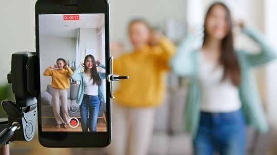 Media społecznościowe od 15 roku życia? Szykują się zmiany