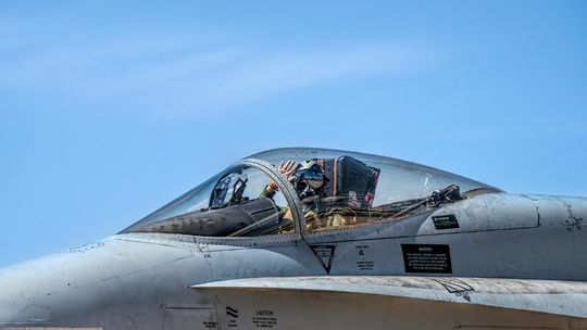 Miliardy na myśliwce, a nie ma komu latać. Polsce brakuje pilotów F-16