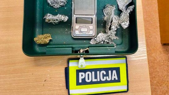 Młodszy dał narkotyki starszemu. Obu grozi więzienie