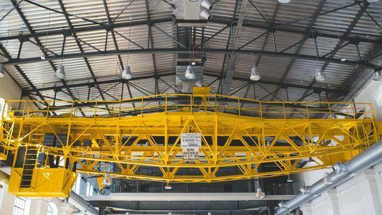 Modernizacja suwnic w celu poprawy bezpieczeństwa – na czym polega?