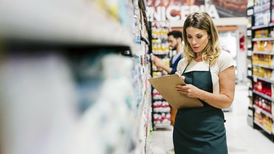 Mroczna strona handlu w Polsce. Kary dla sieci sklepów