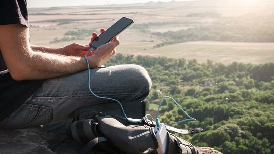 Na co zwrócić uwagę kupując powerbank na wakacje?