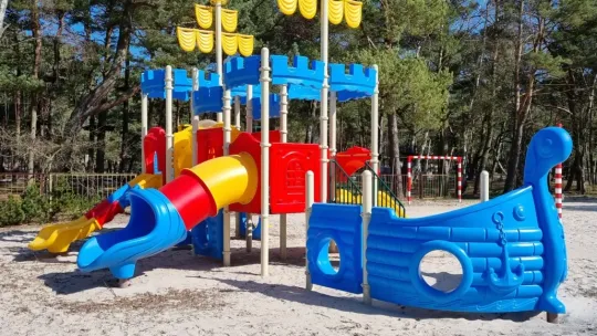 Na co zwrócić uwagę wybierając plac zabaw? Praktyczny przewodnik Producent placów zabaw Dr Spil