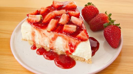 Najlepsze ciasta z owocami sezonowymi