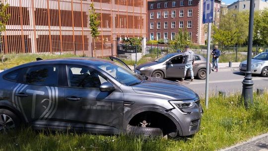 Nastolatek wynajął auto "na lewo", wyjechał na ulicę i zignorował kontrolę drogową