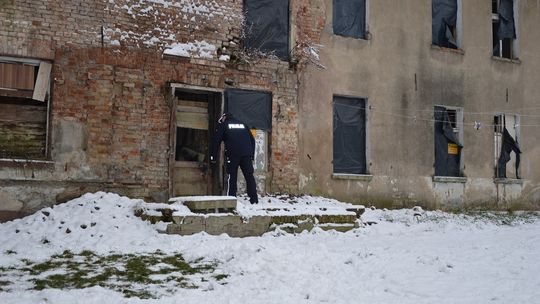 Nie bądźmy obojętni. Spędzenie nocy w zimowych warunkach jest bardzo niebezpieczne 
