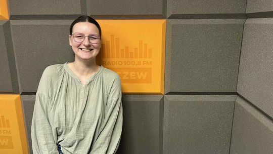 Nie tylko serwety u babci na stole. Iga Tobolewska o muralu [ROZMOWA]