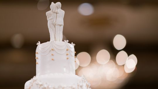 Nie wiesz, jak zrobić topper z masy cukrowej? Podpowiadamy!