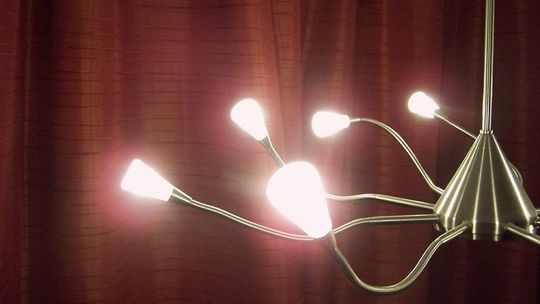 Niezwykłe lampy wiszące – pomysłowość bez granic