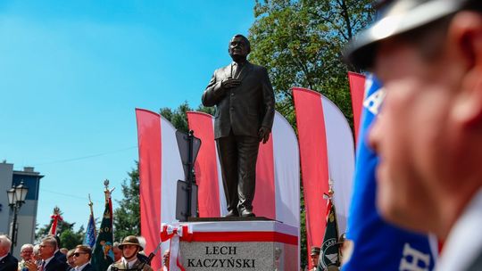 Nowy pomnik Lecha Kaczyńskiego jest samowolą budowlaną