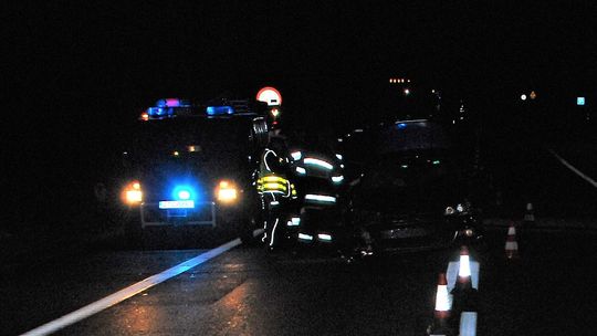 Oderwane od naczepy koła uderzyły w osobówkę. Policja wyjaśnia szczegóły wypadku 