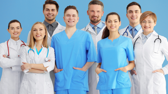 Ograniczą zarobki lekarzy? Recepta na system ochrony zdrowia