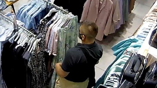 Okradł sklep w Starogardzie Gdańskim - szuka go policja