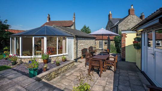 Oranżeria ogrodowa - dlaczego się na nią decydujemy?