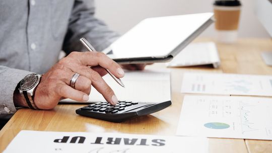 Outsourcing księgowości, czyli inwestycja w rozwój firmy? Sprawdźmy to!