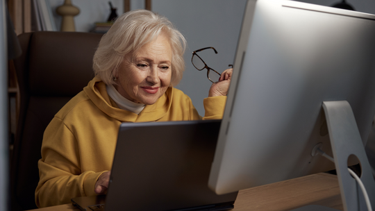 Pacjenci leczą się sami. Wspomaga ich w tym dr Google