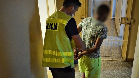 Pelplin: Na miejskim targowisku sprzedawali "podróbki". Zatrzymano 5 obywateli Bułgarii 