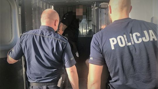 Pelplin: Sprzedawali podróbki na targowisku. Policja postawiła im 40 zarzutów