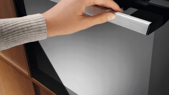 Perfekcyjne potrawy za każdym razem — piekarnik z AI automatycznie ustawi temperaturę, parę i czas pieczenia