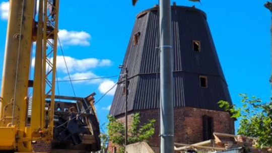 Pierwszy etap rewitalizacji zabytkowego wiatraka w Tczewie powoli dobiega końca. Co dalej?