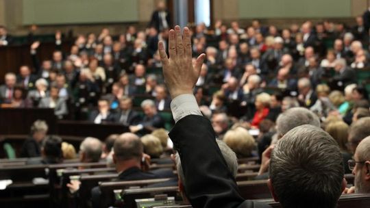 PiS popiera opozycję. Zagłosuje zgodnie w sprawie ważnej dla wszystkich Polaków