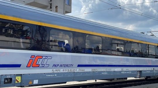PKP Intercity zawiesza przesyłki konduktorskie. Reakcja na akty dywersji na torach