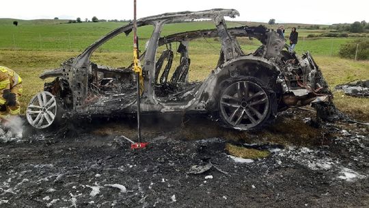 Płonące auto na A1